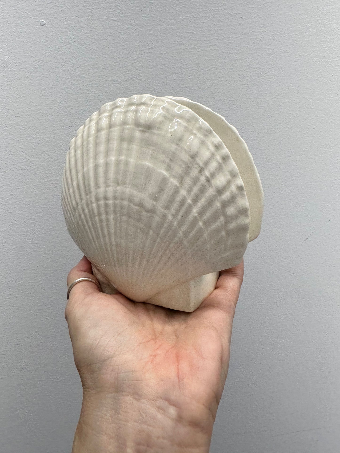 1980's Ceramic Ivory Speckled Sea Shell Napkin Holder